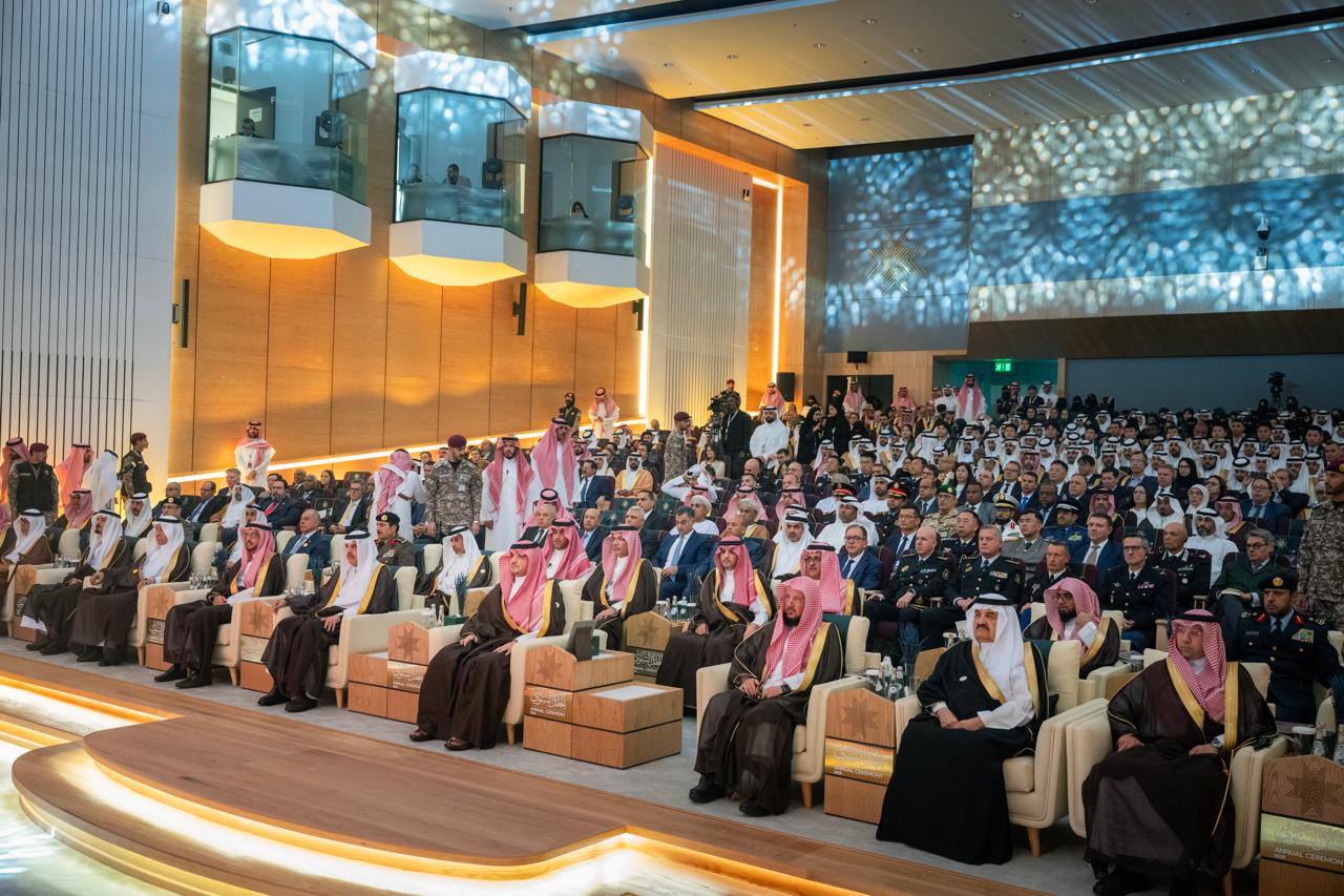 آمر الأكاديميّة الملكيّة للشرطة يترأس وفد وزارة الداخليّة لحضور حفل تخريج جامعة نايف العربيّة للعلوم الأمنيّة<